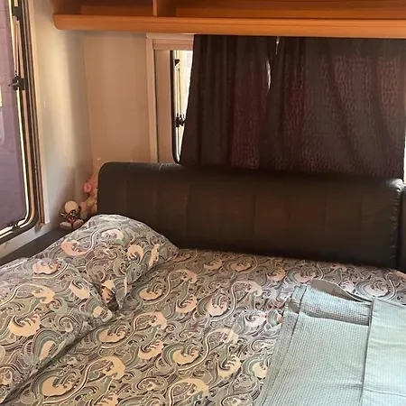 Sea Caravan On The Кемпинг *