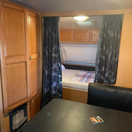 Sea Caravan On The 키텐