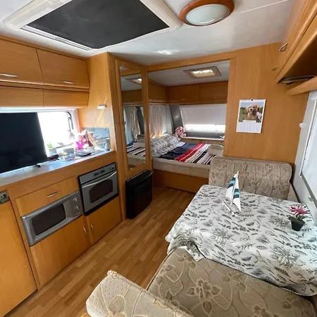 Sea Caravan On The Кемпинг