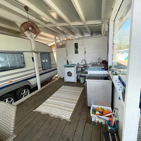 Sea Caravan On The Кемпинг *
