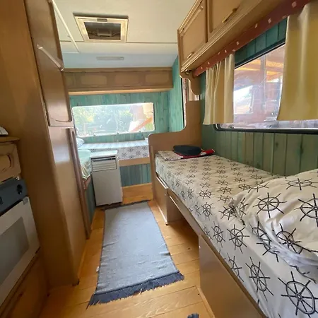 Sea Caravan On The Кемпинг *