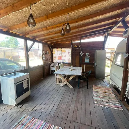 Sea Caravan On The Кемпинг *